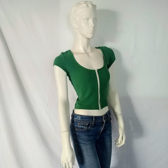 Wren Crop Top - Picture 2 of 8